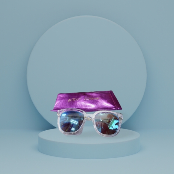 Betsey Johnson Accessories - Clear glasses 🤓